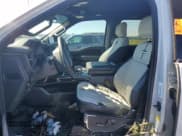 ✅ 2023 Ford F-150 Lightning Pro • VIN: 1FT6W1EV7PWG28342 • Lot: 44810814. Wystawiony na Copart z przebiegiem Nie podano. Bezpłatny archiwum sprzedaży aukcyjnych z USA i szczegółowy raport historii pojazdu na DreamBid. Zdjęcie 7.