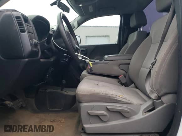 2015 Chevrolet Silverado 1500 Work Truck z VIN 1GCNKPEC4FZ279338, wystawiony jako Copart lot #91301565 z przebiegiem 119 447 mil mil oraz Czysty tytuł • Clean title. Historia ofert i sprzedaży dostępna na DreamBid. Obrazek 7.