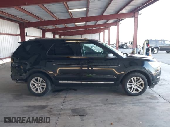 ✅ 2018 Ford Explorer XLT • VIN: 1FM5K8DH8JGA89092 • Lot: 43415973. Wystawiony na IAAI z przebiegiem 160 263 mil. Bezpłatny archiwum sprzedaży aukcyjnych z USA i szczegółowy raport historii pojazdu na DreamBid. Zdjęcie 14.