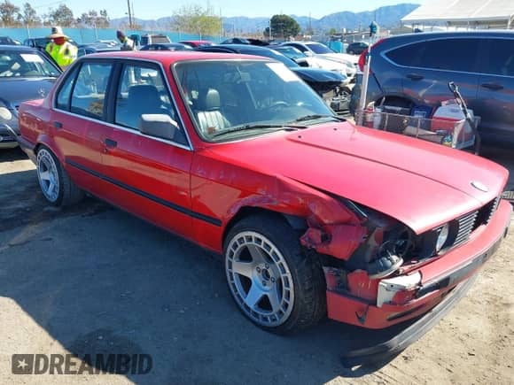 1989 BMW 3 Series 325i with VIN WBAAD230XK8847917, listed as a IAAI auction lot 41783562 with 196,122 mi miles and . Bid and sale history available at DreamBid. Image 1.