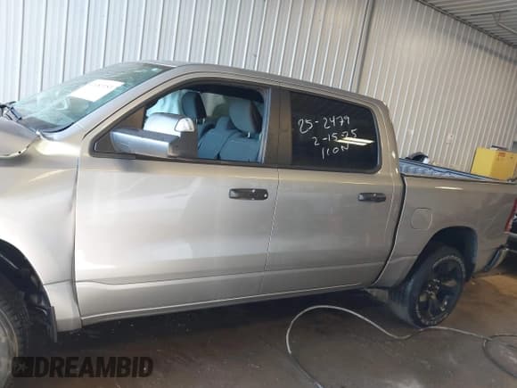 ✅ 2024 Ram 1500 Tradesman • VIN: 1C6RRFGG6RN185875 • Лот: 41683183. Опубликован ранее на IAAI с пробегом 26 500 миль. Бесплатный доступ к архиву аукционных продаж из США и подробный отчёт об истории автомобиля на DreamBid. Изображение 15.