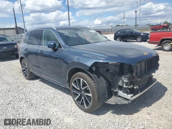 ✅ 2022 Volvo XC90 Momentum • VIN: YV4A22PK6N1811575 • Lot: 70121735. Wystawiony na Copart z przebiegiem 72 154 mil. Bezpłatny archiwum sprzedaży aukcyjnych z USA i szczegółowy raport historii pojazdu na DreamBid. Zdjęcie 4.