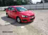 2015 Chevrolet Sonic LT z VIN 1G1JC5SG3F4139150, wystawiony jako Copart lot #67015864 z przebiegiem 39 057 mil mil oraz Szkoda całkowita • Salvage title. Historia ofert i sprzedaży dostępna na DreamBid. Obrazek 10.