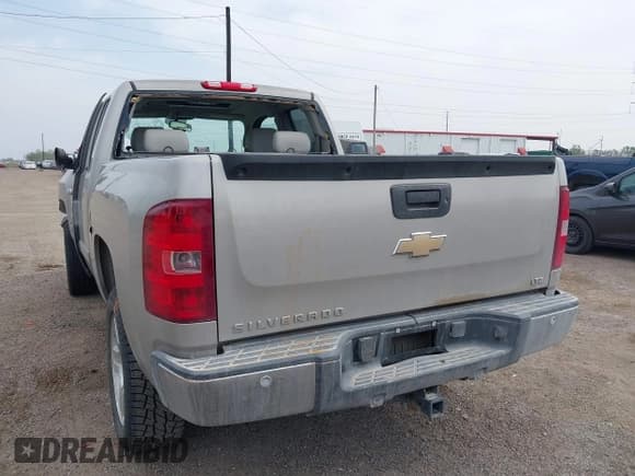 ✅ 2008 Chevrolet Silverado 1500 • VIN: 1GCEC19YX8Z293442 • Lot: 41645039. Wystawiony na IAAI z przebiegiem 128 008 mil. Bezpłatny archiwum sprzedaży aukcyjnych z USA i szczegółowy raport historii pojazdu na DreamBid. Zdjęcie 3.