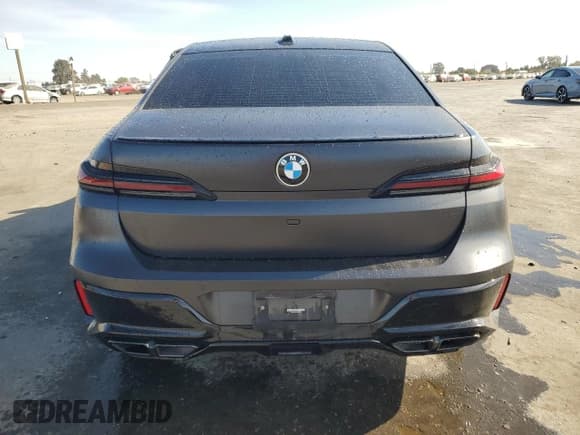 ✅ 2023 BMW 7 Series 760i xDrive • VIN: WBA33EJ04PCM87676 • Лот: 78755854. Опубликован ранее на Copart с пробегом 17 145 миль. Бесплатный доступ к архиву аукционных продаж из США и подробный отчёт об истории автомобиля на DreamBid. Изображение 6.