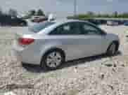 2015 Chevrolet Cruze LS z VIN 1G1PB5SHXF7168388, wystawiony jako Copart lot #56934345 z przebiegiem 55 976 mil mil oraz Czysty tytuł • Clean title. Historia ofert i sprzedaży dostępna na DreamBid. Obrazek 3.