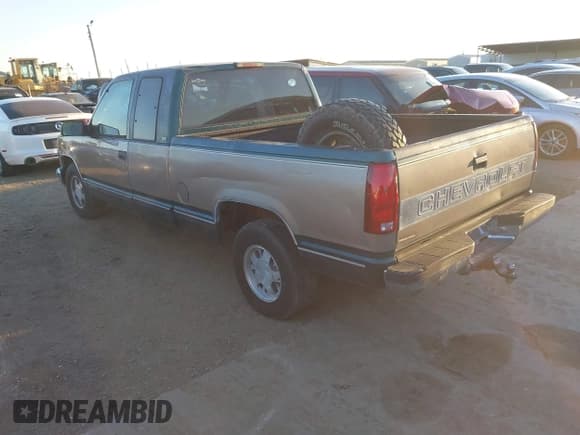 ✅ 1995 Chevrolet Silverado 1500 • VIN: 2GCEC19K6S1266198 • Lot: 43617591. Wystawiony na IAAI z przebiegiem 206 691 mil. Bezpłatny archiwum sprzedaży aukcyjnych z USA i szczegółowy raport historii pojazdu na DreamBid. Zdjęcie 3.