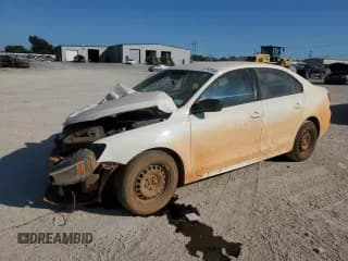 ✅ 2013 Volkswagen Jetta • VIN: 3VW2K7AJXDM236478 • Лот: 82425385. Опубликован ранее на Copart с пробегом Не указан. Бесплатный доступ к архиву аукционных продаж из США и подробный отчёт об истории автомобиля на DreamBid. Изображение 1.