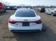 ✅ 2024 Audi RS e-tron GT • VIN: WAUBHBFW2R7900800 • Lot: 41665644. Wystawiony na IAAI z przebiegiem 9 474 mil. Bezpłatny archiwum sprzedaży aukcyjnych z USA i szczegółowy raport historii pojazdu na DreamBid. Zdjęcie 16.