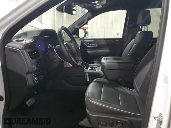 ✅ 2023 Chevrolet Suburban Premier • VIN: 1GNSKFKD2PR328619 • Lot: 74040644. Wystawiony na Copart z przebiegiem 42 163 mil. Bezpłatny archiwum sprzedaży aukcyjnych z USA i szczegółowy raport historii pojazdu na DreamBid. Zdjęcie 7.