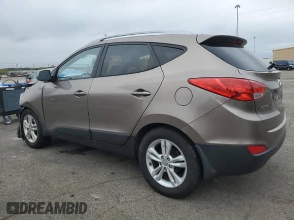 ✅ 2011 Hyundai Tucson GLS • VIN: KM8JU3AC7BU171936 • Лот: 82522355. Опубликован ранее на Copart с пробегом 327 309 миль. Бесплатный доступ к архиву аукционных продаж из США и подробный отчёт об истории автомобиля на DreamBid. Изображение 2.
