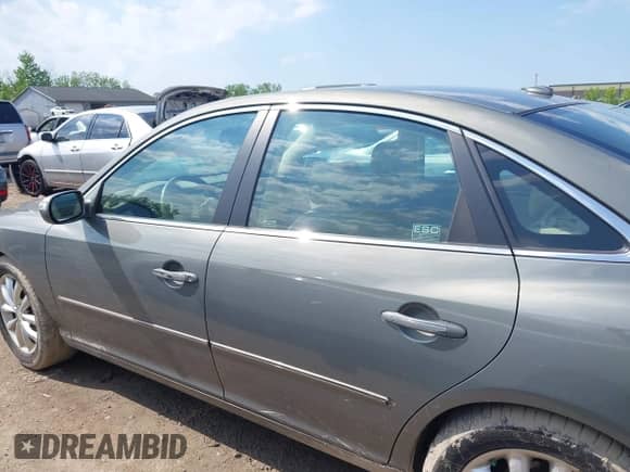 2008 Hyundai Azera Limited с VIN KMHFC46FX8A263425, выставлен на аукционе IAAI как лот 42254129 с пробегом 58 480 миль миль и . История ставок и продаж доступна на DreamBid. Изображение 14.