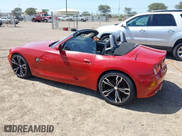 ✅ 2007 BMW Z4 3.0si • VIN: 4USBU53557LX03064 • Lot: 42243526. Listed on IAAI with 118,304 mi. Free auction sales archive from the USA and detailed vehicle history report at DreamBid. Image 3.