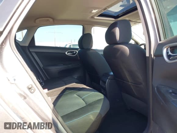 ✅ 2017 Nissan Sentra SR Turbo • VIN: 3N1CB7AP6HY382826 • Lot: 43487033. Wystawiony na IAAI z przebiegiem 82 786 mil. Bezpłatny archiwum sprzedaży aukcyjnych z USA i szczegółowy raport historii pojazdu na DreamBid. Zdjęcie 8.