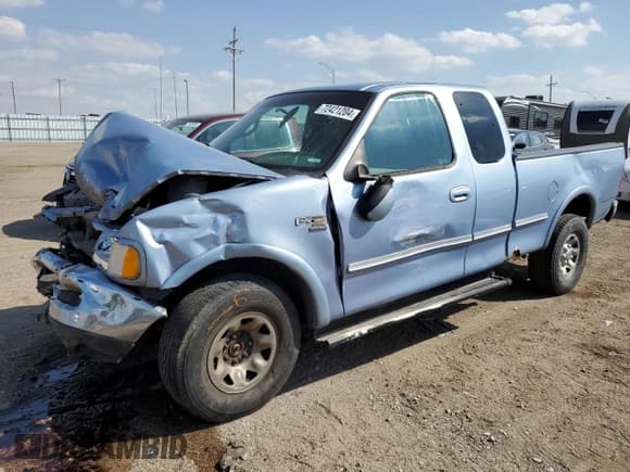 ✅ 1998 Ford F-250 • VIN: 1FTPX28L6WKB05420 • Lot: 72421204. Listed on Copart with 166,399 mi. Free auction sales archive from the USA and detailed vehicle history report at DreamBid. Image 1.