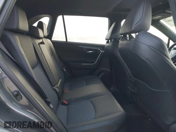 ✅ 2024 Toyota RAV4 Hybrid XSE • VIN: 2T3E6RFV5RW064944 • Lot: 43824865. Wystawiony na IAAI z przebiegiem 15 853 mil. Bezpłatny archiwum sprzedaży aukcyjnych z USA i szczegółowy raport historii pojazdu na DreamBid. Zdjęcie 8.