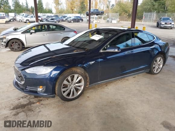 ✅ 2015 Tesla Model S 85D • VIN: 5YJSA1H25FFP78340 • Лот: 43665696. Опубликован ранее на IAAI с пробегом 75 799 миль. Бесплатный доступ к архиву аукционных продаж из США и подробный отчёт об истории автомобиля на DreamBid. Изображение 16.