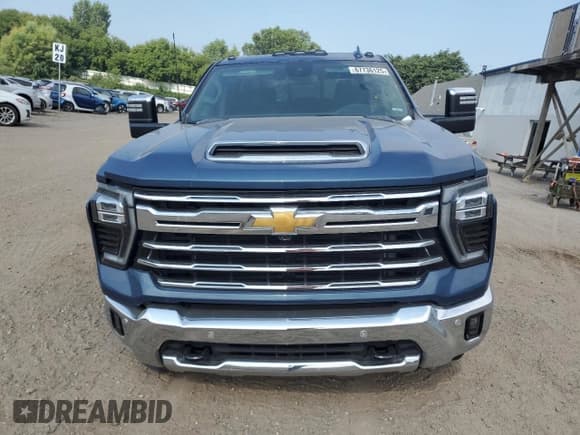 ✅ 2024 Chevrolet Silverado 2500HD LTZ • VIN: 2GC4YPE7XR1168464 • Lot: 67736125. Listed on Copart with 19,295 mi. Free auction sales archive from the USA and detailed vehicle history report at DreamBid. Image 5.
