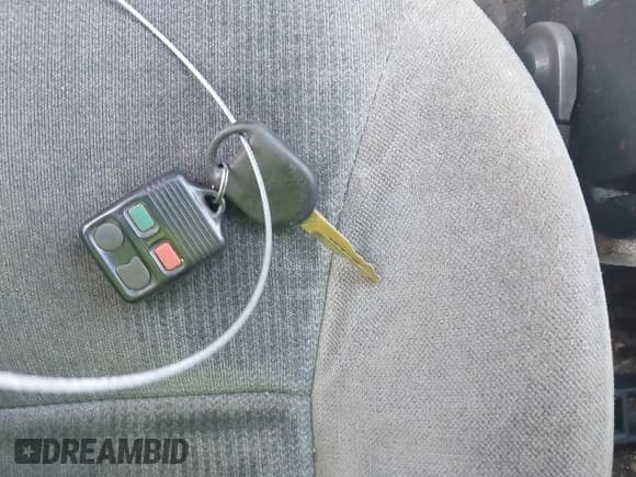 ✅ 2001 Ford Taurus SES • VIN: 1FAFP55U21G266598 • Lot: 43221102. Listed on IAAI with 313,632 mi. Free auction sales archive from the USA and detailed vehicle history report at DreamBid. Image 11.