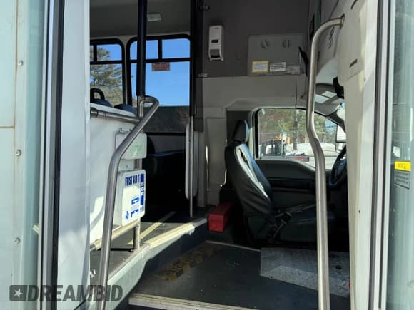 ✅ 2019 Ford F-550 • VIN: 1FDAF5GT4KDA00249 • Лот: 46722475. Опубликован ранее на Copart с пробегом 140 074 миль. Бесплатный доступ к архиву аукционных продаж из США и подробный отчёт об истории автомобиля на DreamBid. Изображение 5.