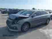 2019 Hyundai Sonata SE z VIN 5NPE24AFXKH729770, wystawiony jako IAAI lot #42383011 z przebiegiem 113 482 mil mil oraz . Historia ofert i sprzedaży dostępna na DreamBid. Obrazek 2.