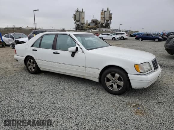 ✅ 1999 Mercedes-Benz S 320/430/500 • VIN: WDBGA32G6XA420534 • Лот: 63457765. Опубликован ранее на Copart с пробегом 131 060 миль. Бесплатный доступ к архиву аукционных продаж из США и подробный отчёт об истории автомобиля на DreamBid. Изображение 4.