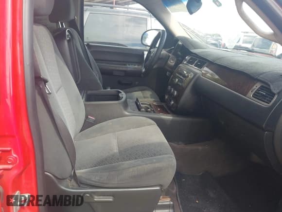 ✅ 2008 Chevrolet Silverado 1500 1LT • VIN: 2GCEC13J681148757 • Lot: 43469479. Wystawiony na IAAI z przebiegiem 236 553 mil. Bezpłatny archiwum sprzedaży aukcyjnych z USA i szczegółowy raport historii pojazdu na DreamBid. Zdjęcie 5.