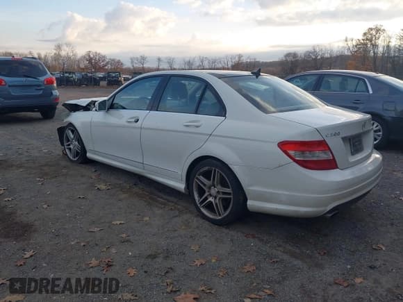 ✅ 2011 Mercedes-Benz C 300 Sport • VIN: WDDGF8BBXBR172888 • Лот: 43694651. Опубликован ранее на IAAI с пробегом 112 898 миль. Бесплатный доступ к архиву аукционных продаж из США и подробный отчёт об истории автомобиля на DreamBid. Изображение 3.
