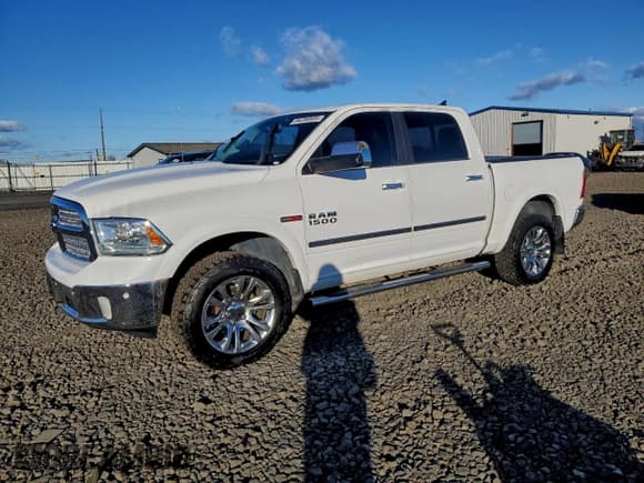 ✅ 2015 Ram 1500 Laramie Limited • VIN: 1C6RR7PM8FS526055 • Lot: 94230805. Wystawiony na Copart z przebiegiem 200 641 mil. Bezpłatny archiwum sprzedaży aukcyjnych z USA i szczegółowy raport historii pojazdu na DreamBid. Zdjęcie 1.