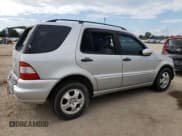 ✅ 2002 Mercedes-Benz M 320/430/500 • VIN: 4JGAB54E52A360097 • Lot: 72983104. Wystawiony na Copart z przebiegiem 199 445 mil. Bezpłatny archiwum sprzedaży aukcyjnych z USA i szczegółowy raport historii pojazdu na DreamBid. Zdjęcie 3.