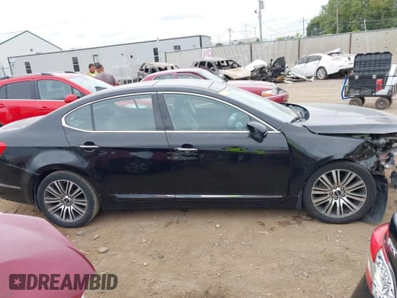✅ 2014 Kia Cadenza Limited • VIN: KNALN4D70E5131935 • Лот: 43036813. Опубликован ранее на IAAI с пробегом 148 652 миль. Бесплатный доступ к архиву аукционных продаж из США и подробный отчёт об истории автомобиля на DreamBid. Изображение 13.