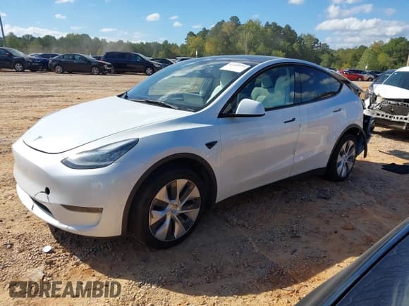✅ 2023 Tesla Model Y Long Range • VIN: 7SAYGDEE3PA156622 • Lot: 43355932. Wystawiony na IAAI z przebiegiem 27 775 mil. Bezpłatny archiwum sprzedaży aukcyjnych z USA i szczegółowy raport historii pojazdu na DreamBid. Zdjęcie 17.