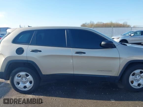 ✅ 2015 Jeep Cherokee Sport • VIN: 1C4PJLABXFW561115 • Lot: 41969932. Wystawiony na IAAI z przebiegiem 120 026 mil. Bezpłatny archiwum sprzedaży aukcyjnych z USA i szczegółowy raport historii pojazdu na DreamBid. Zdjęcie 13.