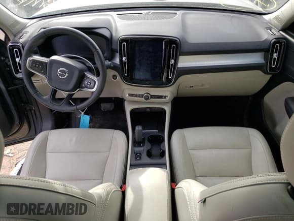 ✅ 2019 Volvo XC40 Momentum • VIN: YV4AC2HK4K2151764 • Lot: 73491882. Listed on Copart with 40,243 mi. Free auction sales archive from the USA and detailed vehicle history report at DreamBid. Image 8.