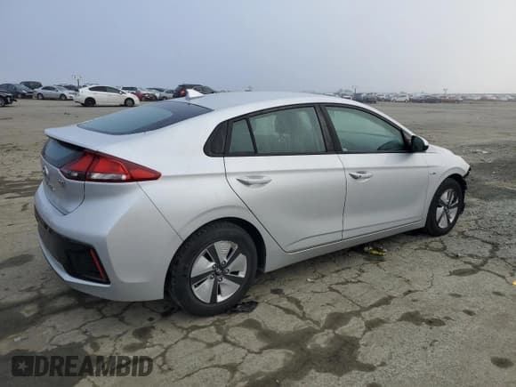 ✅ 2018 Hyundai Ioniq Blue • VIN: KMHC65LC4JU073571 • Lot: 46616105. Wystawiony na Copart z przebiegiem 75 213 mil. Bezpłatny archiwum sprzedaży aukcyjnych z USA i szczegółowy raport historii pojazdu na DreamBid. Zdjęcie 3.