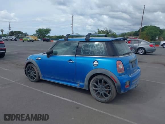 2008 MINI Hardtop S с VIN WMWMF73518TT86953, выставлен на аукционе IAAI как лот 43634014 с пробегом Не указан миль и . История ставок и продаж доступна на DreamBid. Изображение 3.