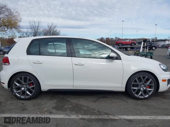 ✅ 2013 Volkswagen Golf GTI • VIN: WVWGV7AJ5DW136286 • Lot: 43704695. Wystawiony na IAAI z przebiegiem 157 249 mil. Bezpłatny archiwum sprzedaży aukcyjnych z USA i szczegółowy raport historii pojazdu na DreamBid. Zdjęcie 13.
