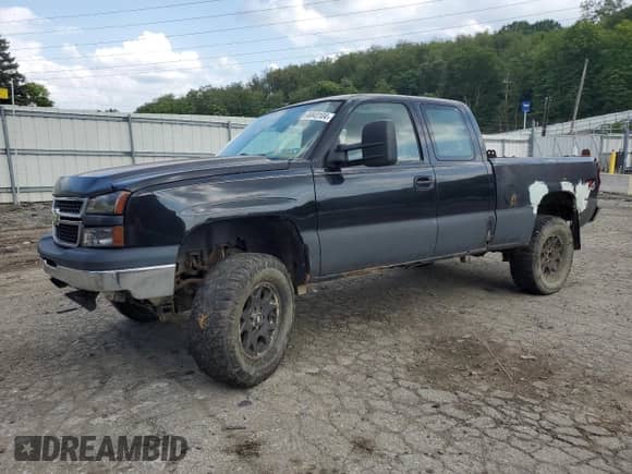 2006 Chevrolet Silverado 1500 LS z VIN 1GCEK19V36Z193687, wystawiony jako Copart lot #66843104 z przebiegiem 202 432 mil mil oraz Czysty tytuł • Clean title. Historia ofert i sprzedaży dostępna na DreamBid. Obrazek 1.