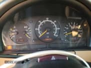 ✅ 1999 Mercedes-Benz M 320/430/500 • VIN: 4JGAB54E0XA118194 • Lot: 75242784. Wystawiony na Copart z przebiegiem 284 187 mil. Bezpłatny archiwum sprzedaży aukcyjnych z USA i szczegółowy raport historii pojazdu na DreamBid. Zdjęcie 9.