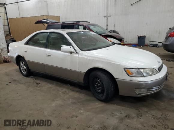 ✅ 1997 Lexus ES 300 • VIN: JT8BF22G8V0017857 • Lot: 76618434. Wystawiony na Copart z przebiegiem 248 323 mil. Bezpłatny archiwum sprzedaży aukcyjnych z USA i szczegółowy raport historii pojazdu na DreamBid. Zdjęcie 4.