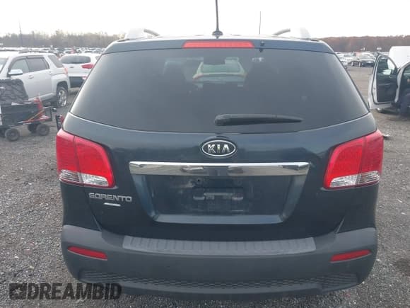 ✅ 2013 Kia Sorento LX • VIN: 5XYKT3A67DG393788 • Lot: 43655319. Listed on IAAI with 256,719 mi. Free auction sales archive from the USA and detailed vehicle history report at DreamBid. Image 16.
