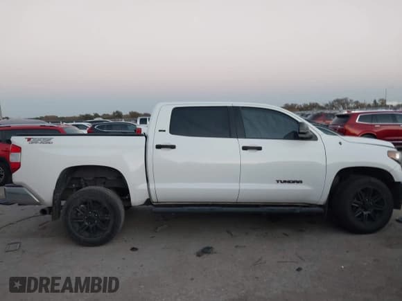 ✅ 2018 Toyota Tundra SR5 • VIN: 5TFEM5F18JX131354 • Лот: 43709672. Опубликован ранее на IAAI с пробегом 88 136 миль. Бесплатный доступ к архиву аукционных продаж из США и подробный отчёт об истории автомобиля на DreamBid. Изображение 13.