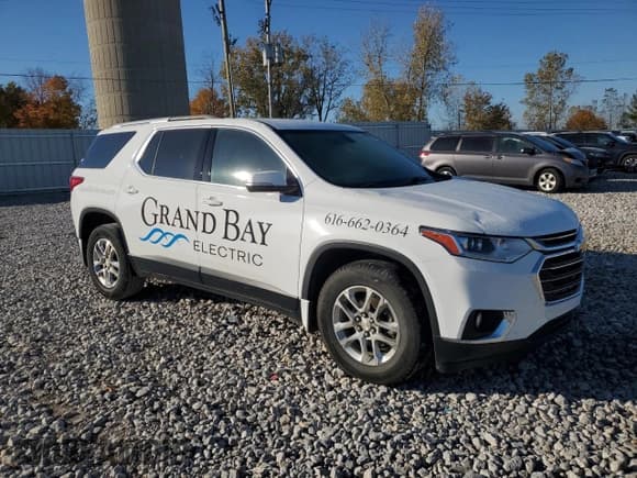 ✅ 2018 Chevrolet Traverse LT Cloth • VIN: 1GNERGKW6JJ169299 • Lot: 90438265. Listed on Copart with 190,411 mi. Free auction sales archive from the USA and detailed vehicle history report at DreamBid. Image 4.