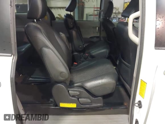 ✅ 2014 Toyota Sienna SE • VIN: 5TDXK3DC7ES497390 • Lot: 42037096. Listed on IAAI with 169,127 mi. Free auction sales archive from the USA and detailed vehicle history report at DreamBid. Image 8.