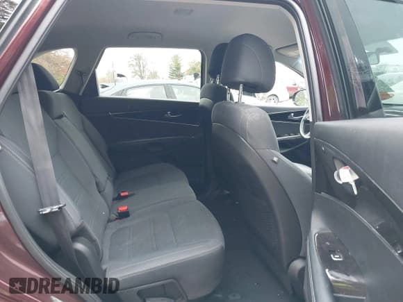 ✅ 2017 Kia Sorento LX • VIN: 5XYPG4A32HG248637 • Лот: 43637098. Опубликован ранее на IAAI с пробегом 106 946 миль. Бесплатный доступ к архиву аукционных продаж из США и подробный отчёт об истории автомобиля на DreamBid. Изображение 8.