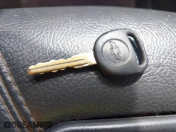 2004 Chevrolet Silverado 1500 with VIN 2GCEK19T541307676, listed as a IAAI auction lot 41864501 with 220,593 mi miles and . Bid and sale history available at DreamBid. Image 11.