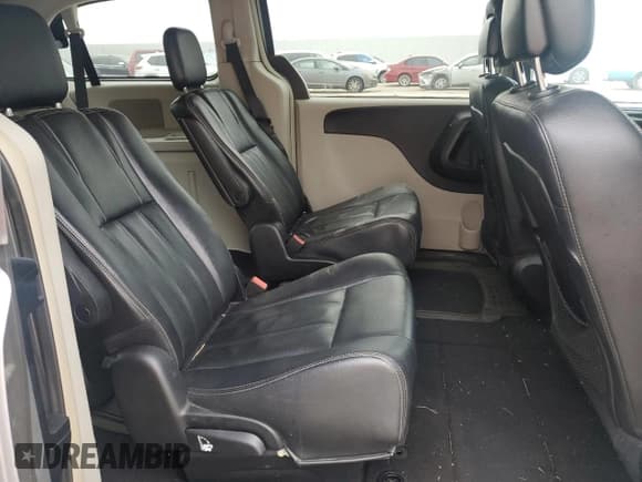 ✅ 2016 Chrysler Town & Country Touring • VIN: 2C4RC1BG9GR299471 • Lot: 82254855. Listed on Copart with 81,558 mi. Free auction sales archive from the USA and detailed vehicle history report at DreamBid. Image 11.