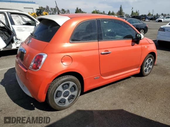 ✅ 2017 FIAT 500e • VIN: 3C3CFFGE7HT544532 • Lot: 70640495. Listed on Copart with 111,403 mi. Free auction sales archive from the USA and detailed vehicle history report at DreamBid. Image 3.