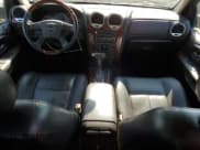 ✅ 2008 GMC Envoy Denali • VIN: 1GKET63MX82262045 • Lot: 66331465. Wystawiony na Copart z przebiegiem 97 050 mil. Bezpłatny archiwum sprzedaży aukcyjnych z USA i szczegółowy raport historii pojazdu na DreamBid. Zdjęcie 8.