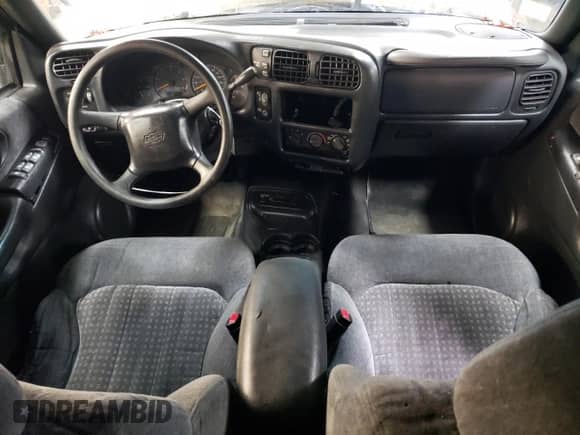 2000 Chevrolet Blazer LT z VIN 1GNDT13W3Y2216351, wystawiony jako Copart lot #79067624 z przebiegiem 176 317 mil mil oraz Szkoda całkowita • Salvage title. Historia ofert i sprzedaży dostępna na DreamBid. Obrazek 8.